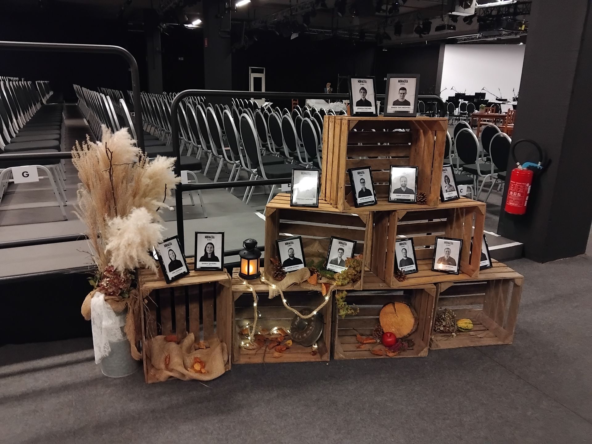 Dekoration für Veranstaltungen neben der Bühne