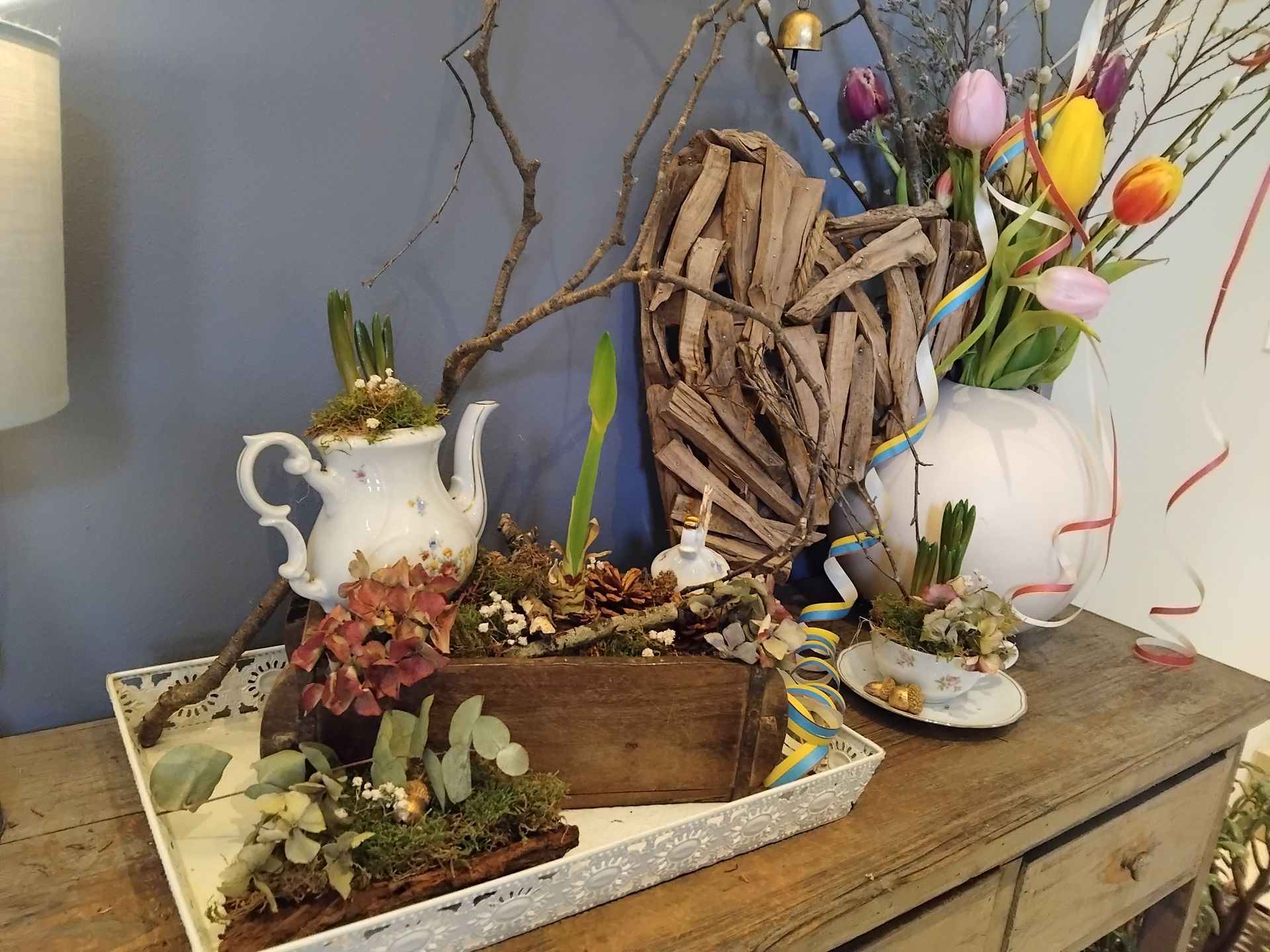 Frühling-Dekoration im Flur