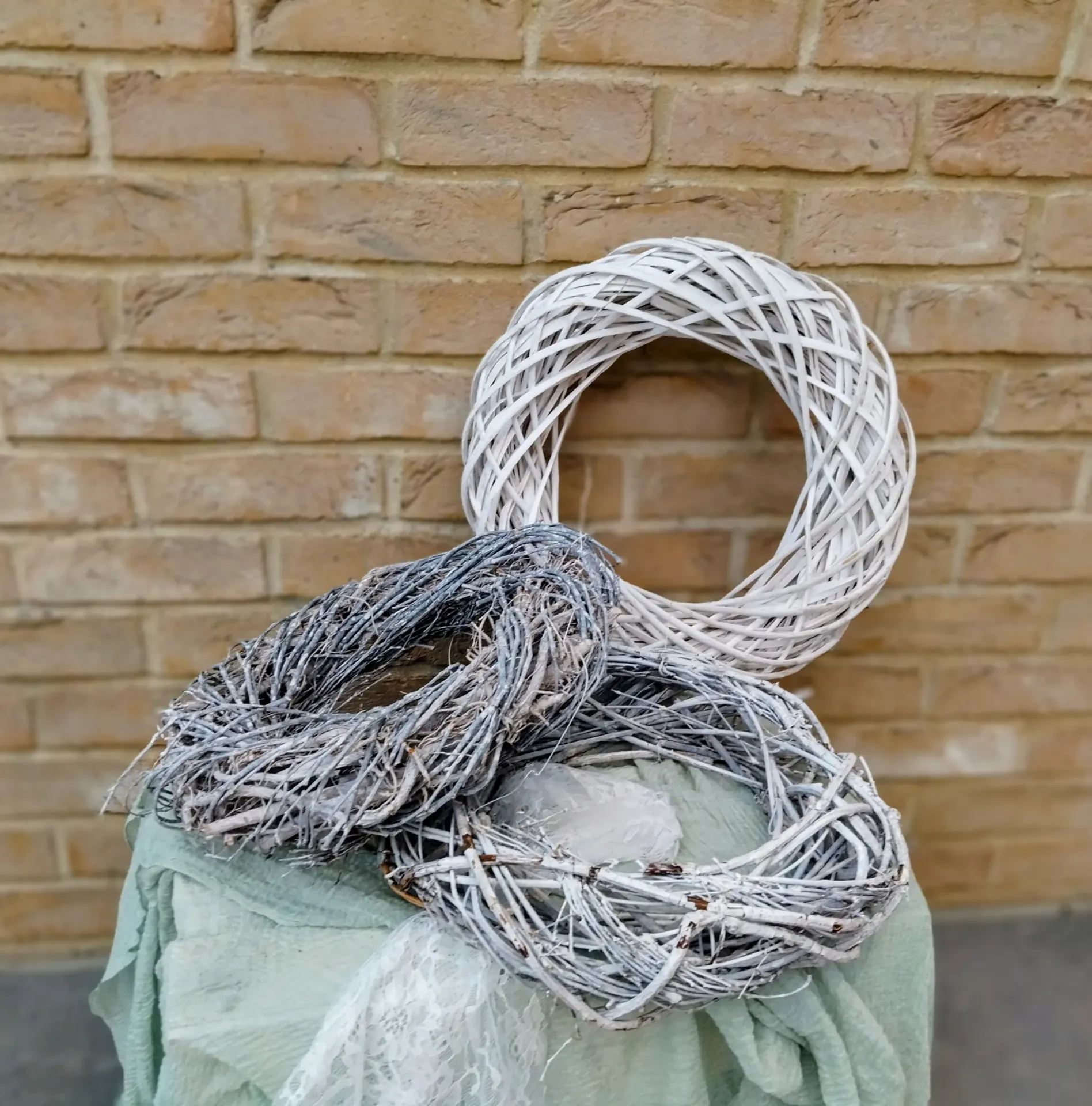 Couronnes – Lot de 3 pièces : 2× grises, 1× blanche