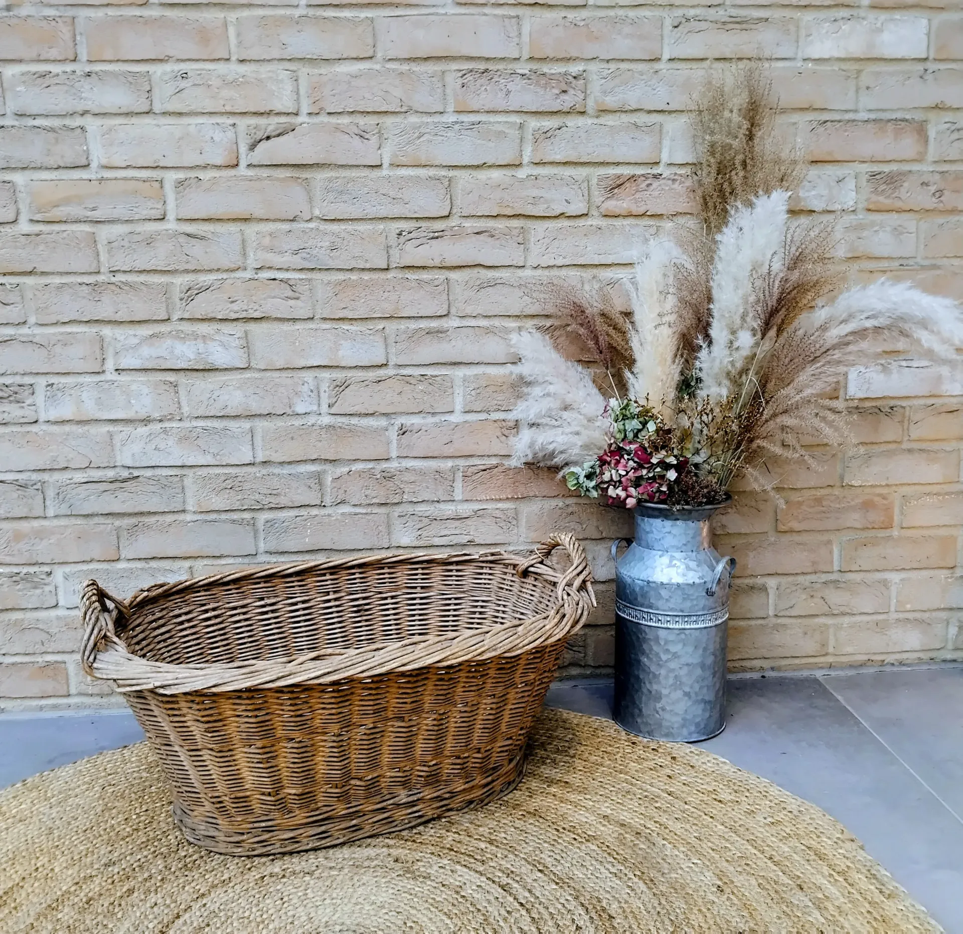 Panier tressé - Idéal pour les cadeaux d'invités, pour ranger les couvertures et les coussins dans l'espace détente.