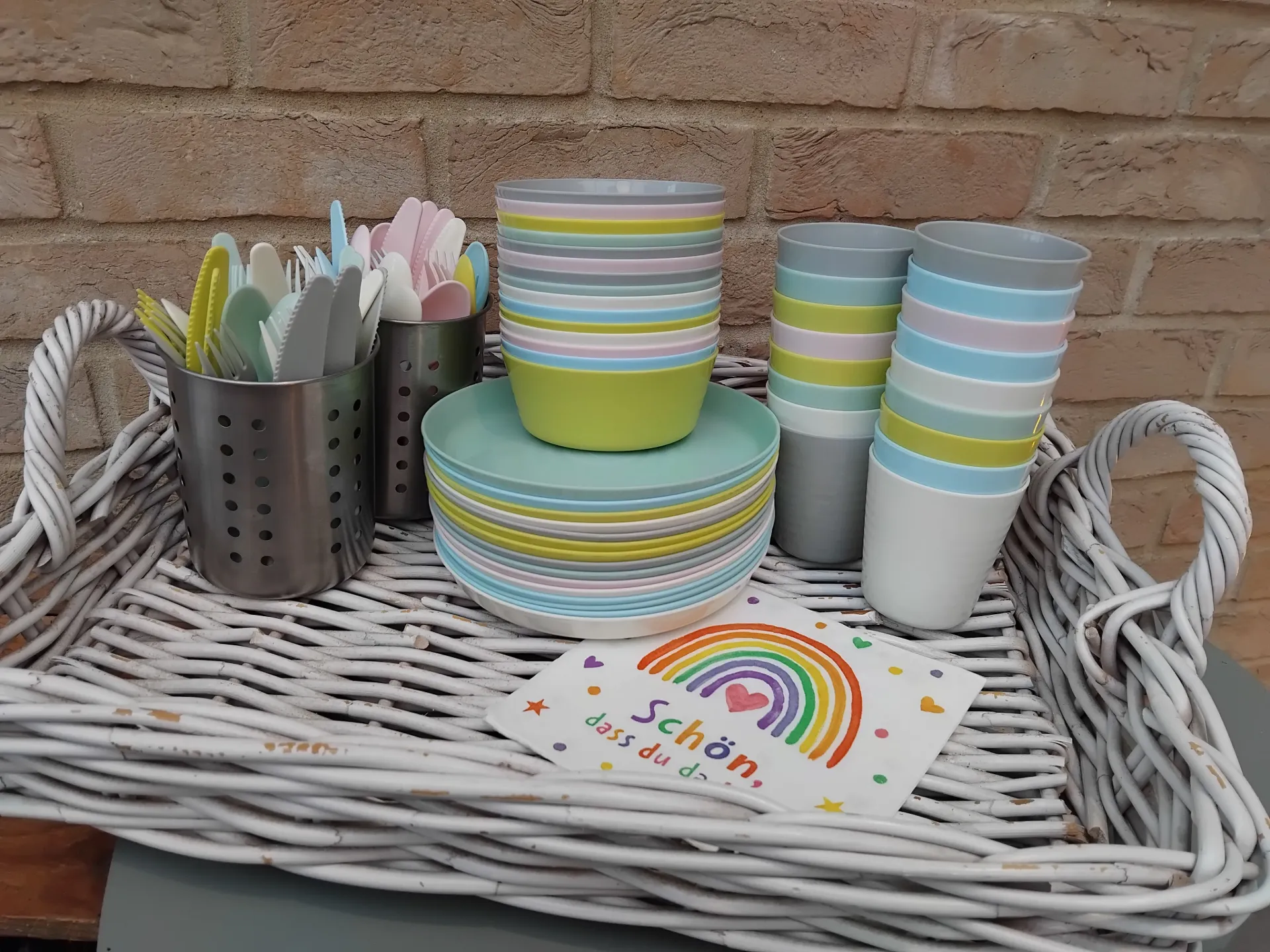 Essgeschirr Plastik für 15 Kinder- bunt