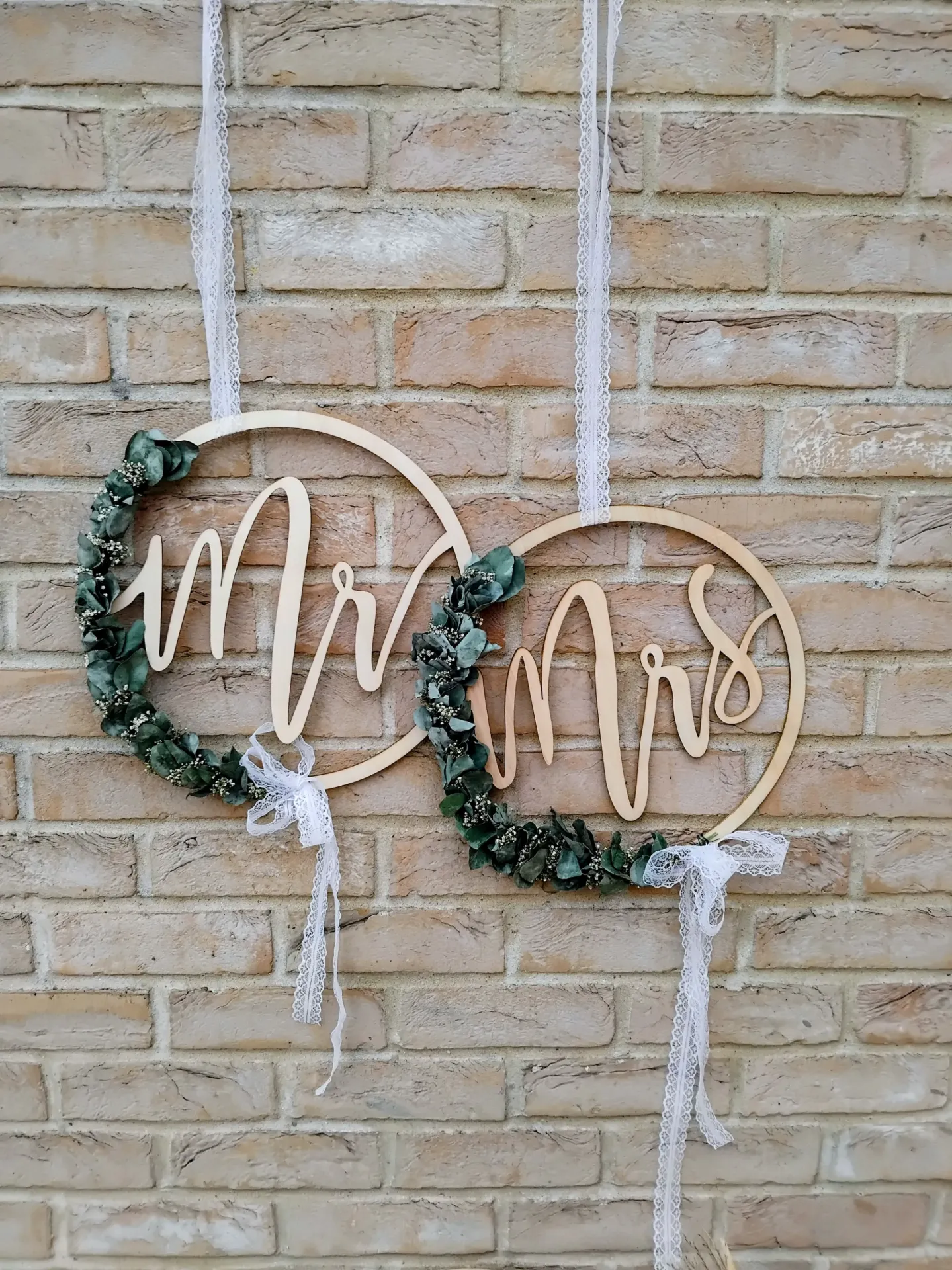 Mr & Mrs – 2 couronnes en eucalyptus véritable séché à suspendre