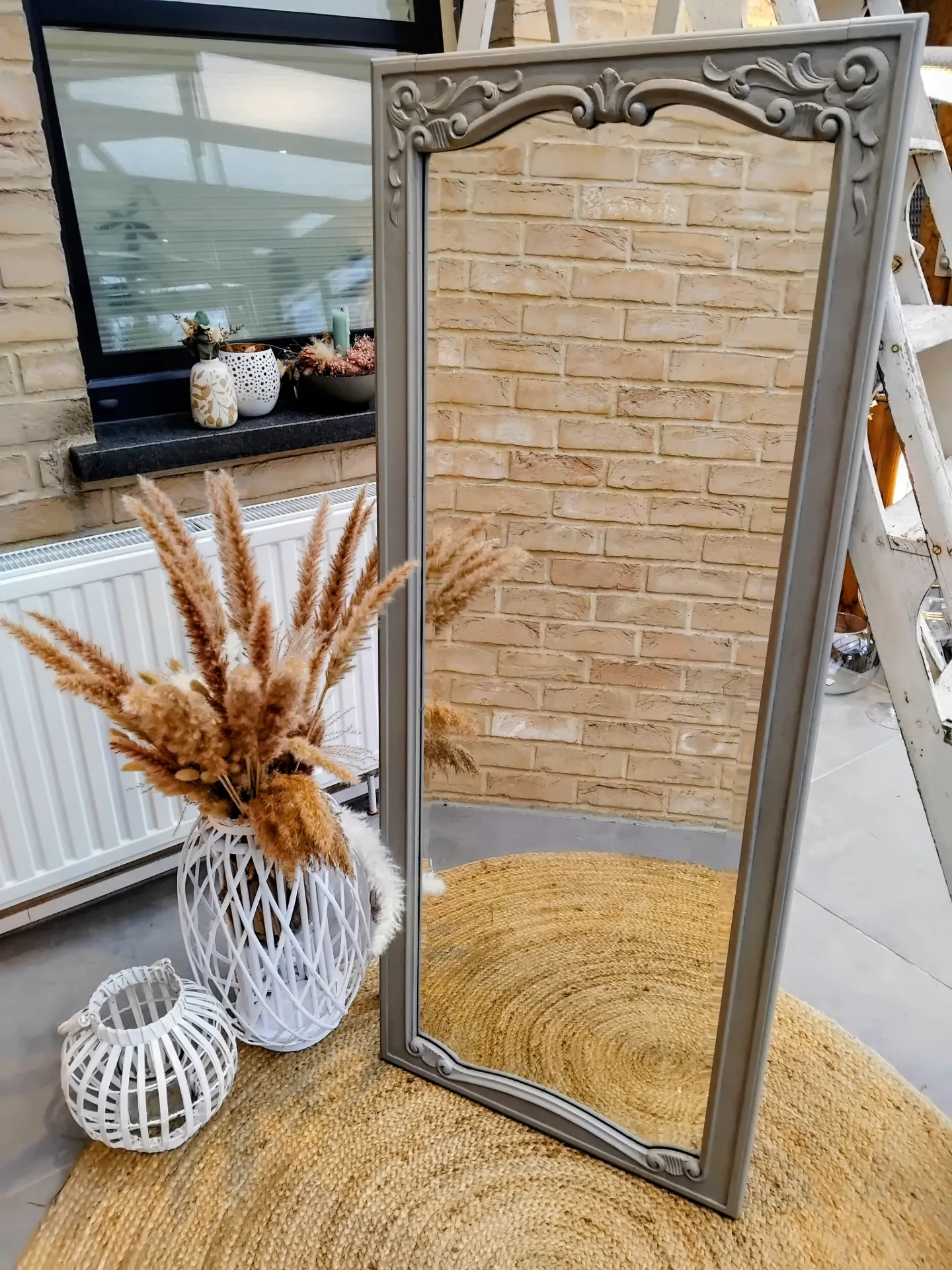 Spiegel – Grau Ideal, um Fotos, Nachrichten oder den Sitzplan der Gäste zu beschriften oder aufzuhängen